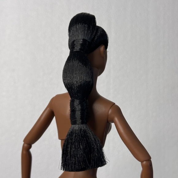 Integrity Toys Poppy Parker Bird of Prey 2024 Stilettos Out Convention Nude Doll - Picture 4 of 10